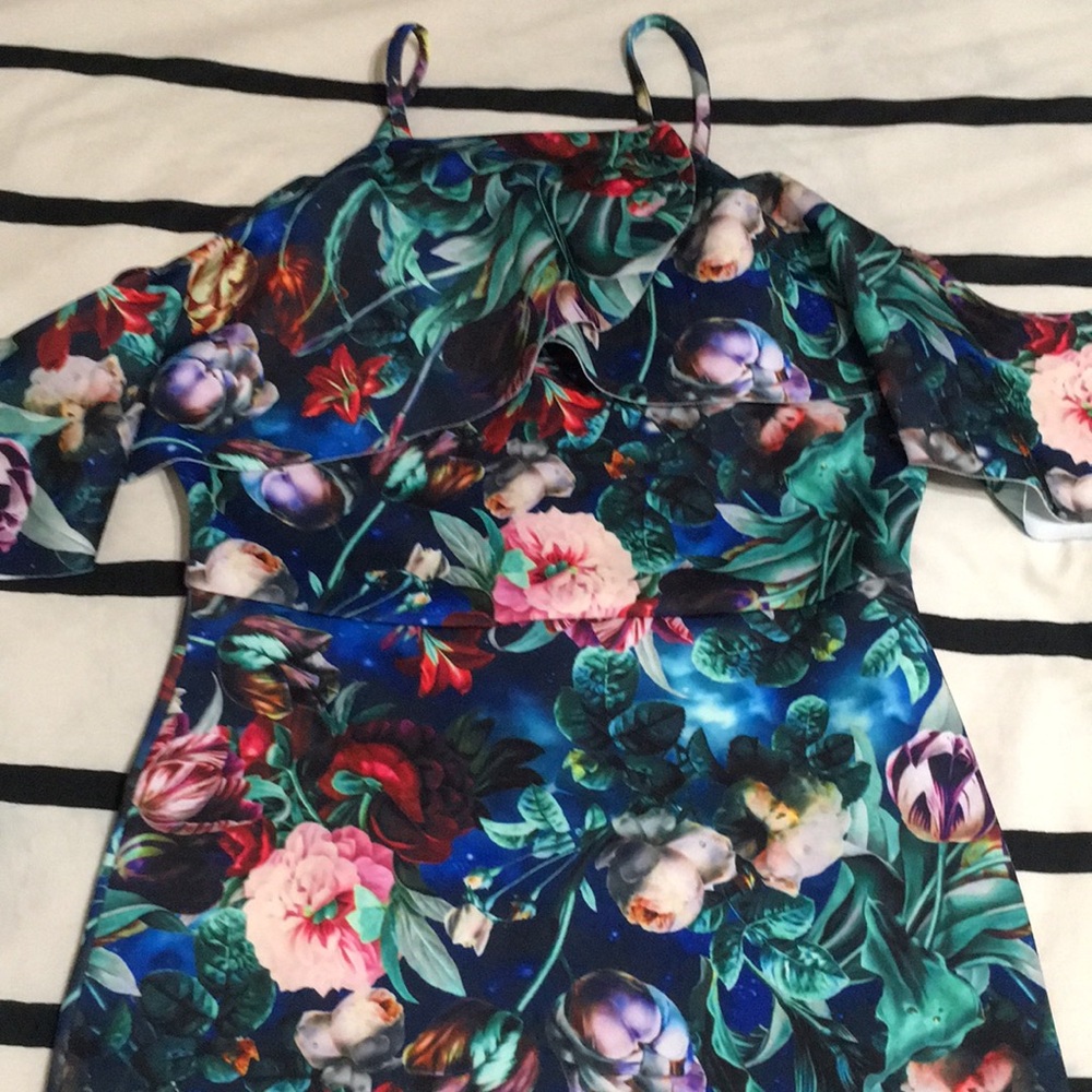 Dress - Picture 8 of 11